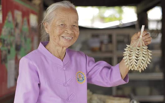 ศิลปะจากใบตาล ทำเครื่องจักสานด้วยมือ