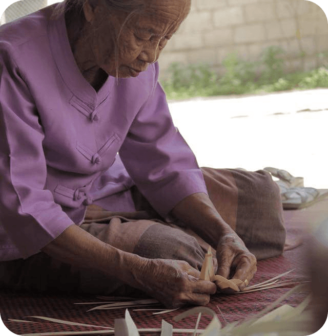 ศิลปะจากใบตาลทำเครื่องจักสานด้วยมือ